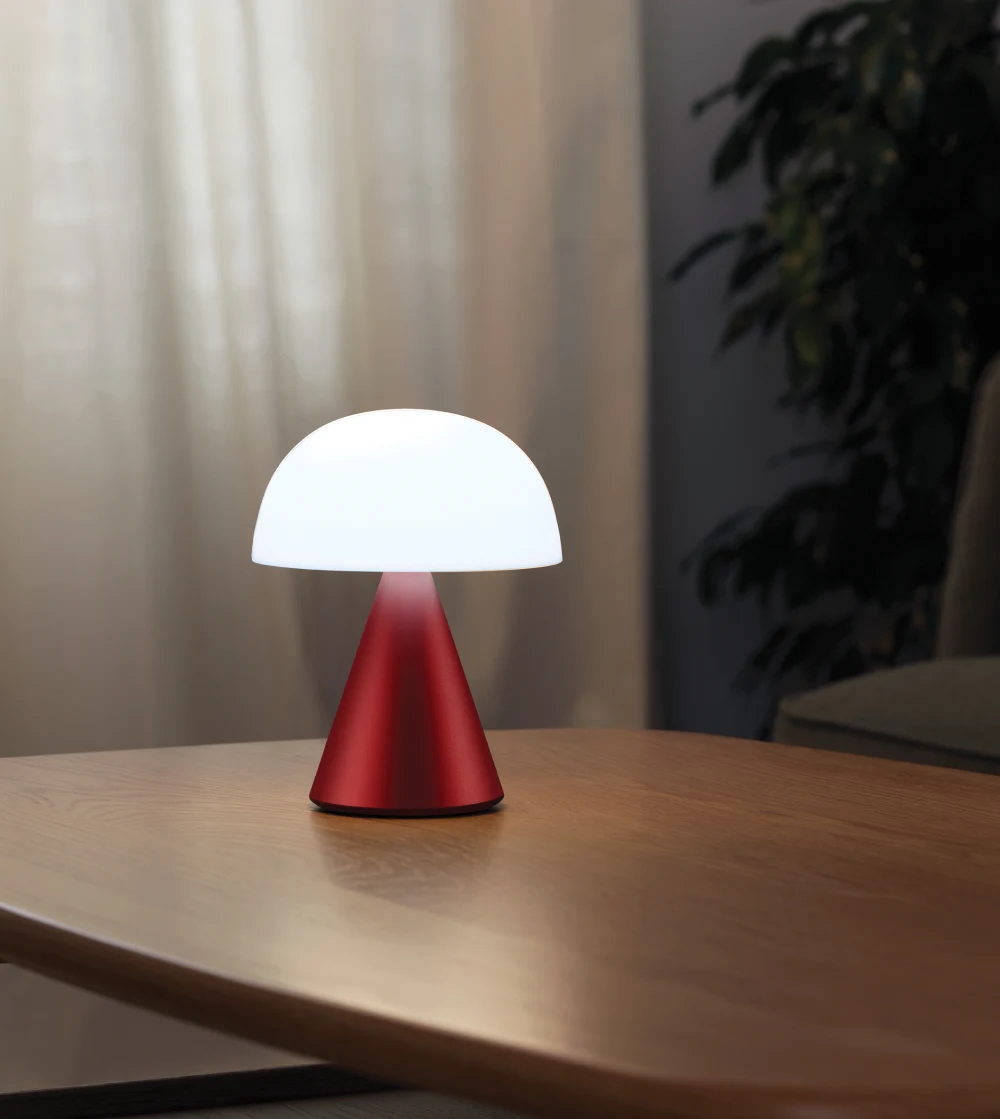 lampara portatil color rojo mina de lexon