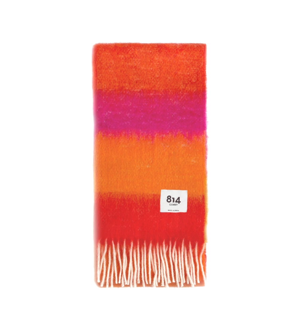 Bufanda Ezcaray modelo Matisse con franjas de colores fabricada en lana y mohair