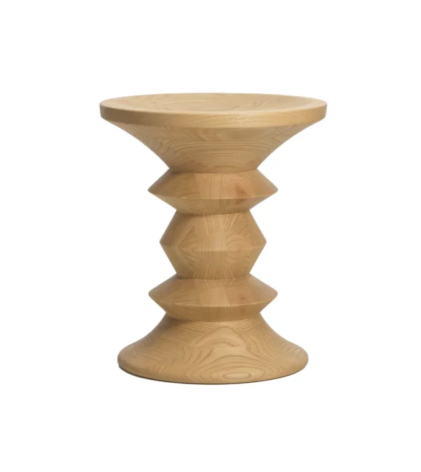 Mesa auxiliar de madera maciza de Vitra.