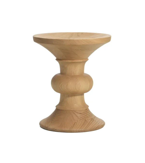 Mesa auxiliar de madera maciza de Vitra.