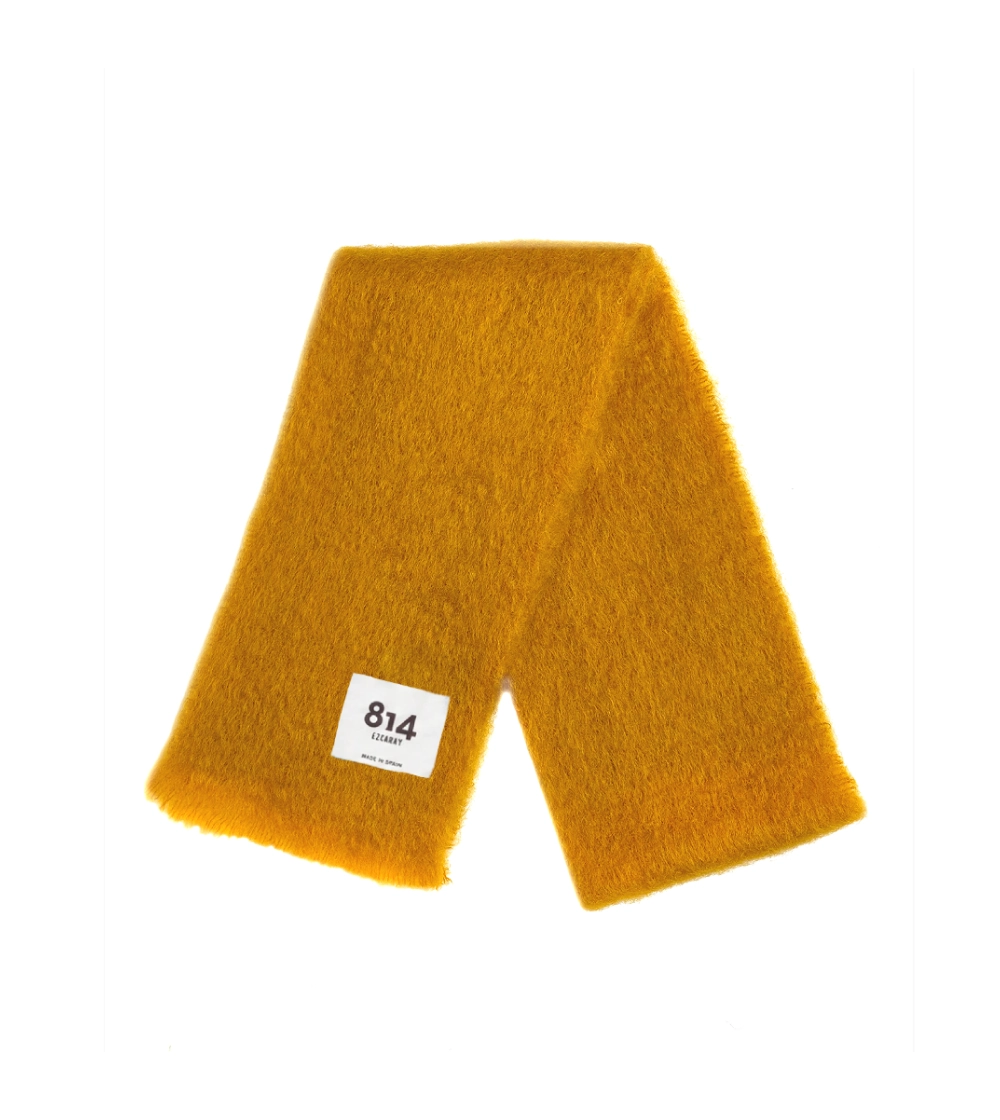 bufanda ezcaray color mostaza fabricada en lana y mohair.