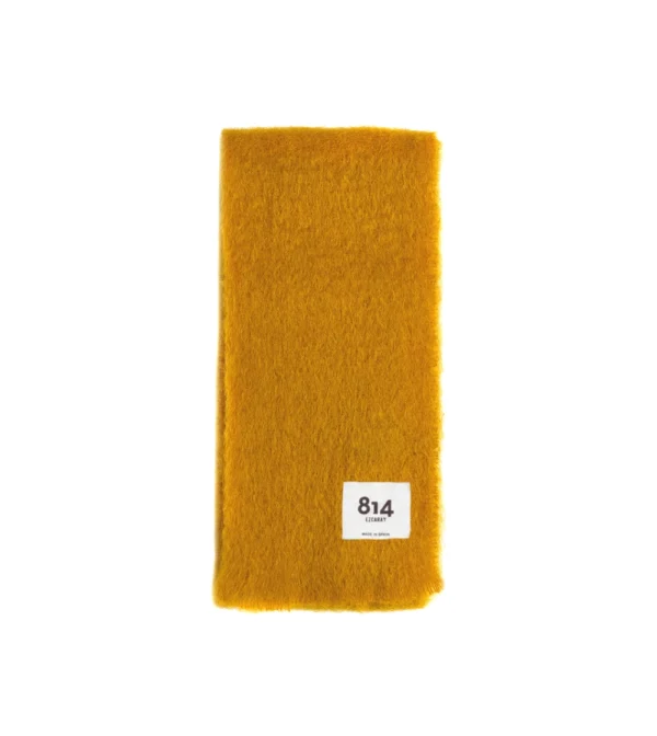 bufanda ezcaray color mostaza fabricada en lana y mohair.