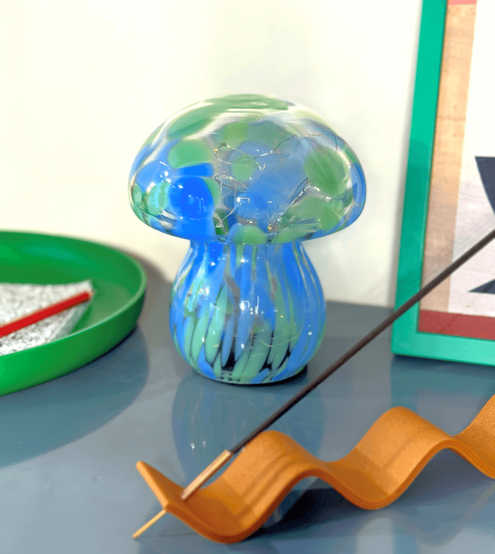 lámpara de cristal de colores con forma de seta
