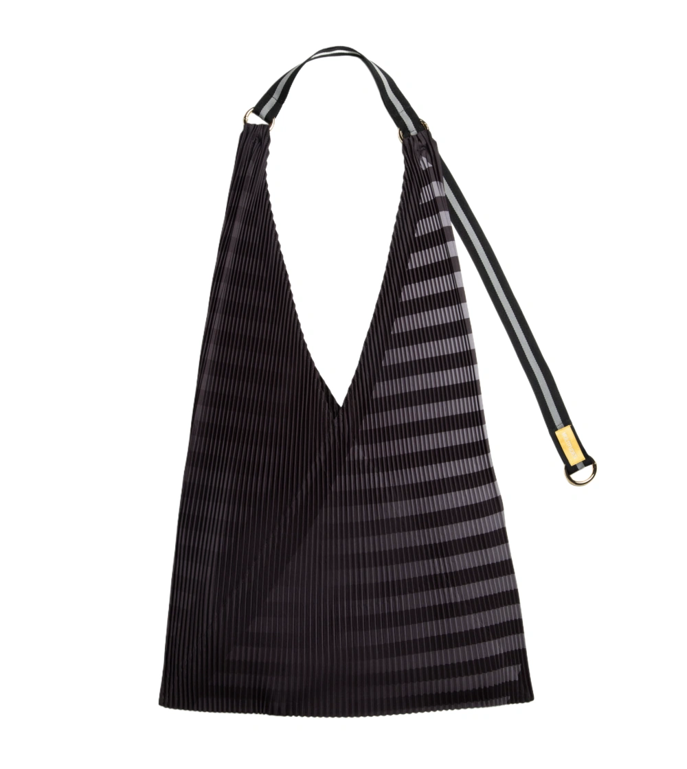 Claudia Black Y Bag
