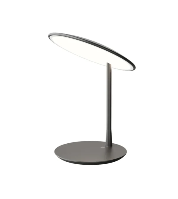 Lámpara de mesa o flexo negro con luz cálida.