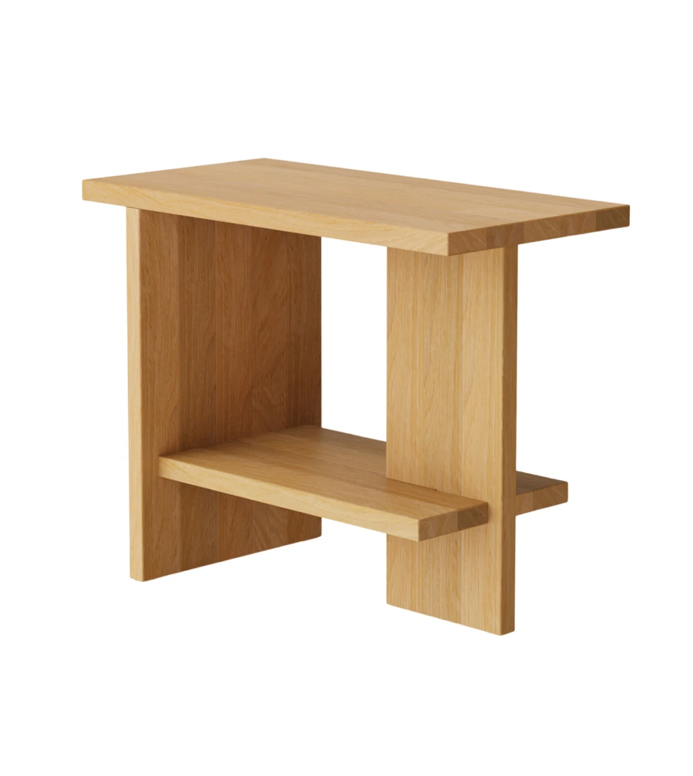 Mesa auxiliar de madera de roble.