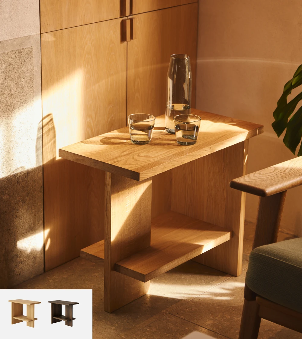 Mesa auxiliar de madera de roble