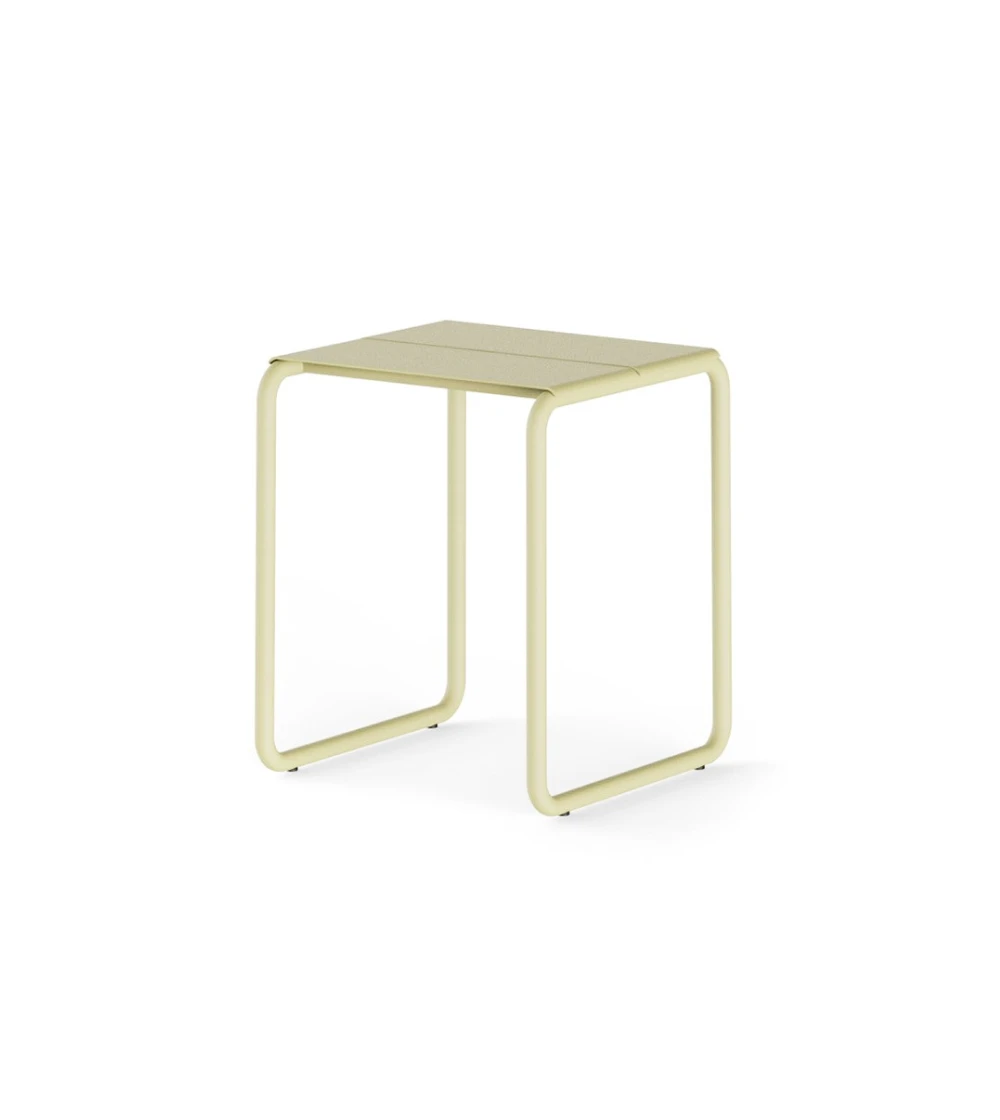 taburete para exterior amarillo