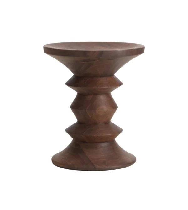 Mesa auxiliar de madera maciza de Vitra.