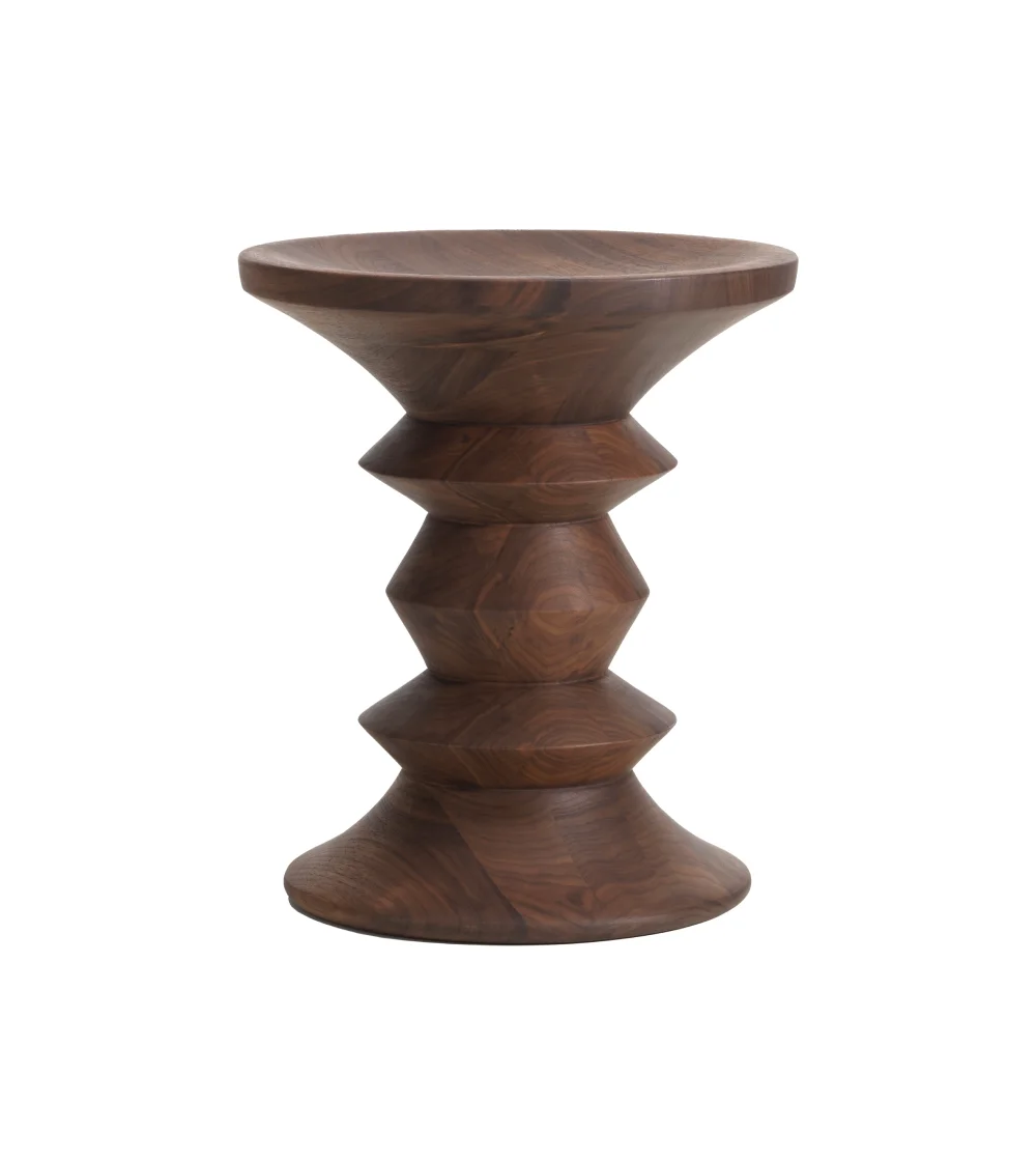 Mesa auxiliar de madera maciza de Vitra.