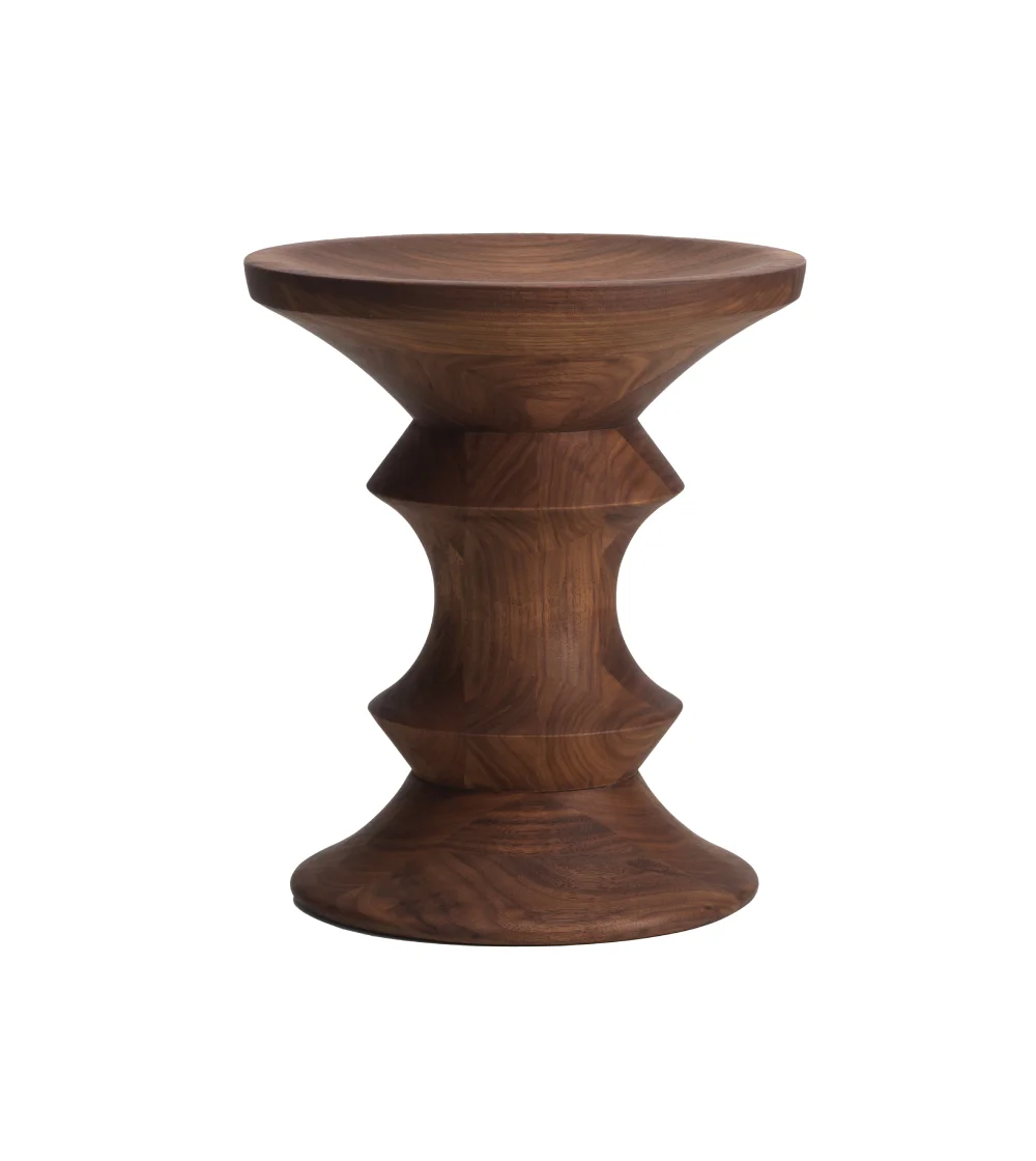 Mesa auxiliar de madera maciza de Vitra.