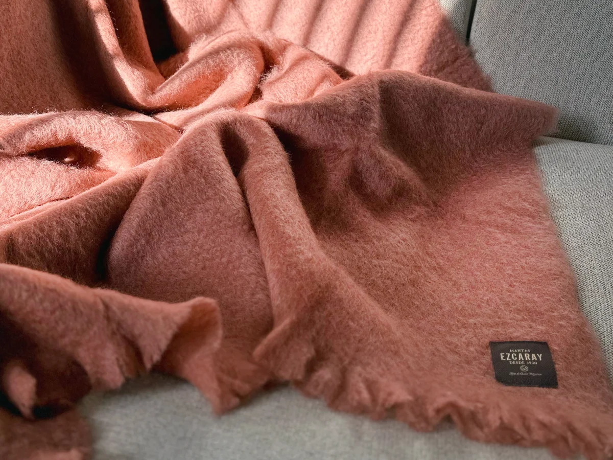 Genunine_mantas-ezcaray-hechas-en-españa-1 Manta de Mohair artesanal Mantas Ezcaray