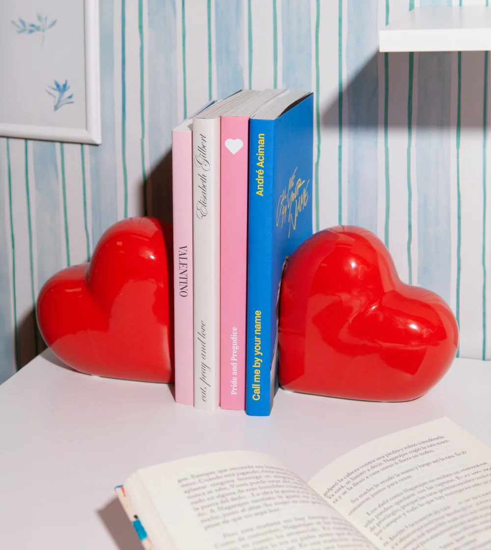 sujetalibros rojos con forma de corazón de doiy
