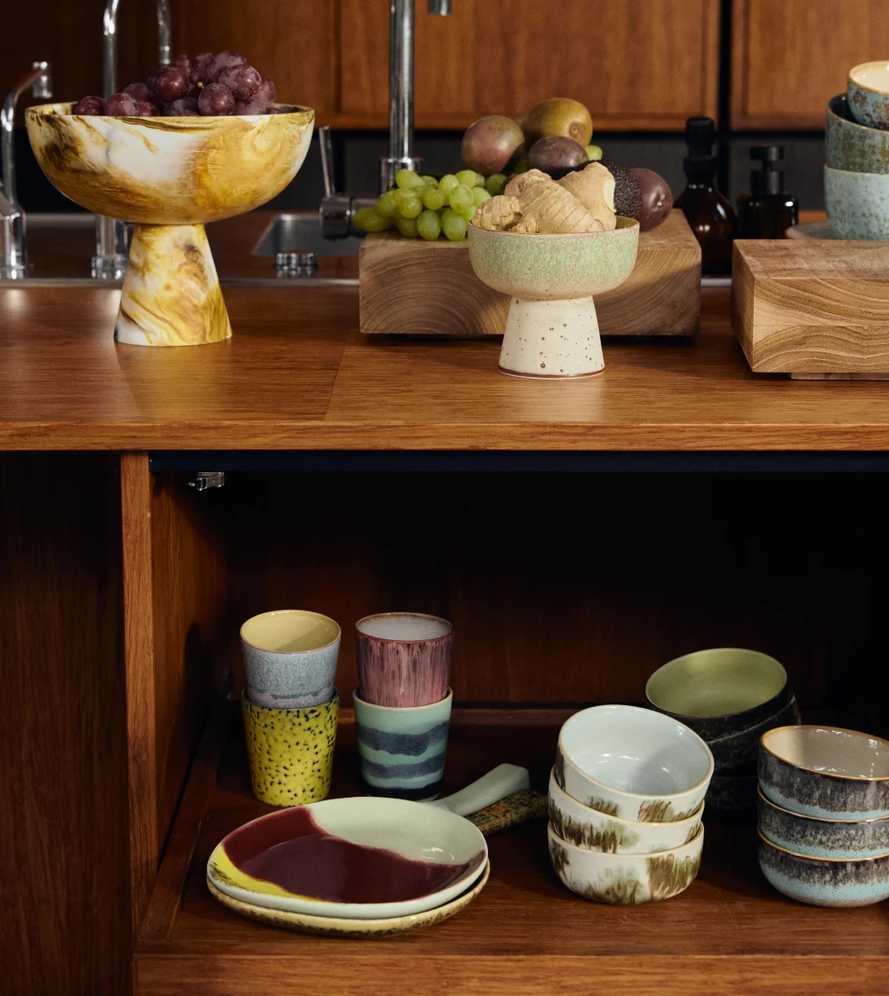 Set de tazas de café de cerámica con esmaltes expresivos y acabados únicos que aportan carácter y estilo al ritual diario.