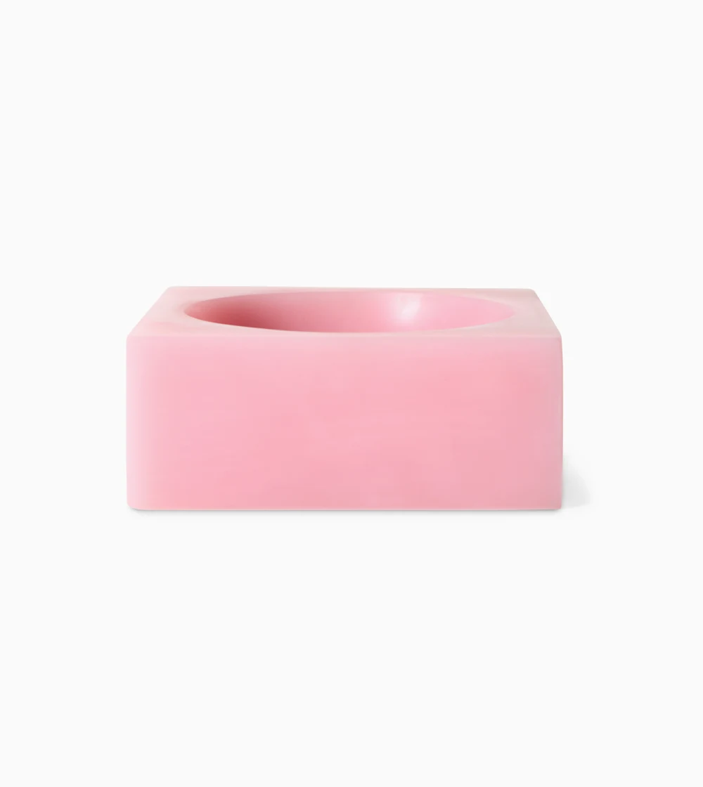 Cuenco decorativo rosa pequeño de HKLIVING en resina con diseño geométrico sobre mesa o estantería