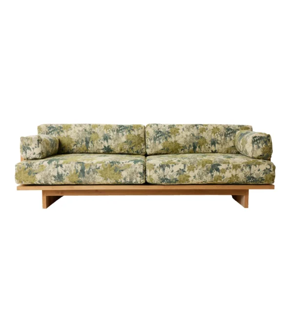 sofá para exterior en madera de teca con estampado de plantas verde de hkliving