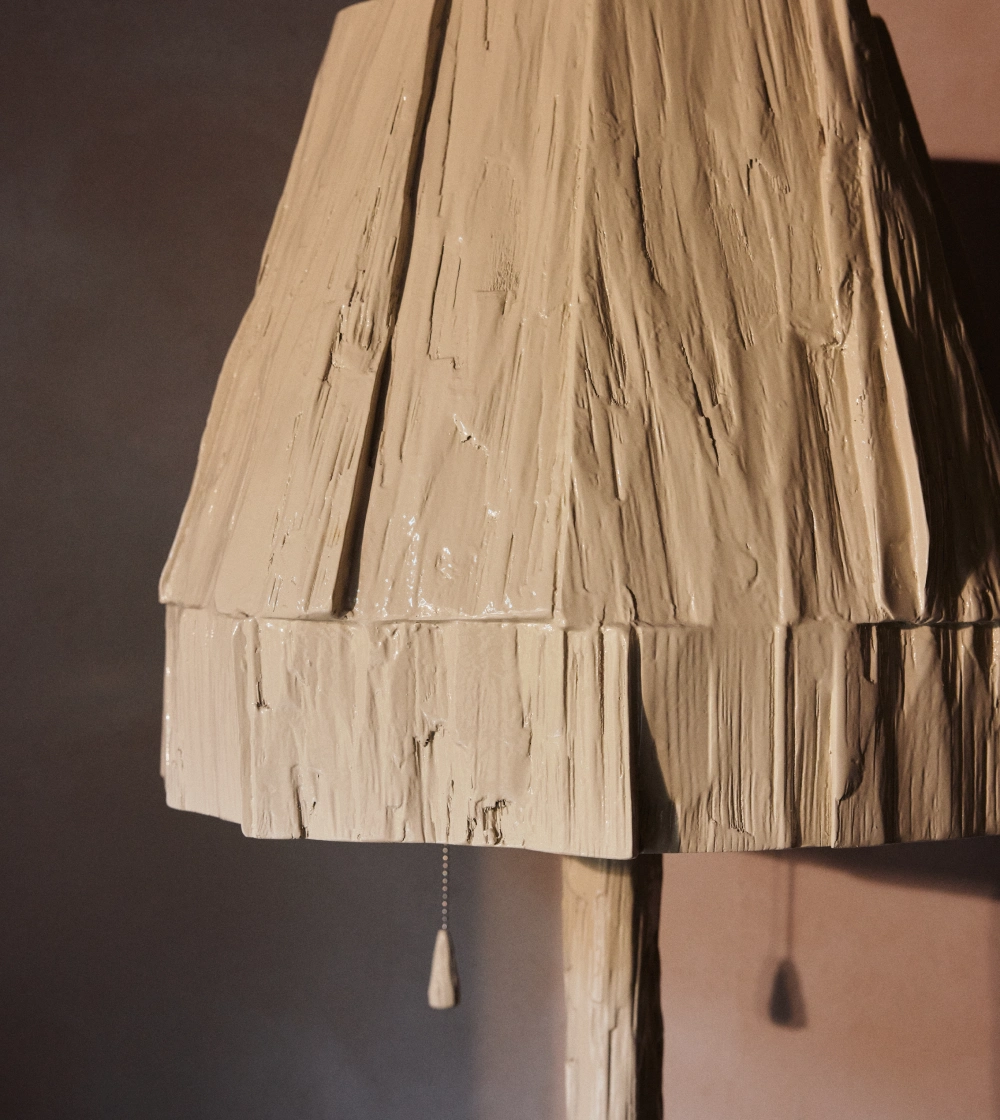 lámpara de pie contemporánea de madera color blanco de hkliving