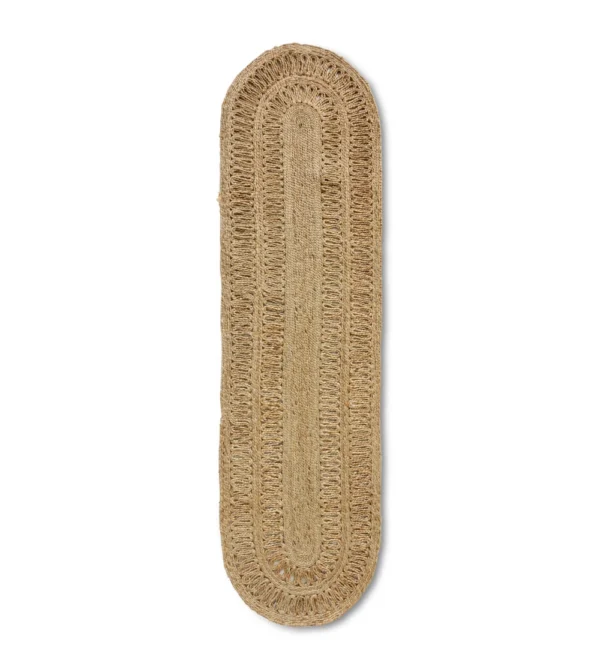 alfombra pasillera de yute ovalada HKLIVING con textura natural en pasillo interior.
