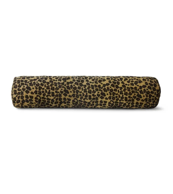 cojín bolster estampado HKLIVING alargado sobre sofá con diseño decorativo llamativo.