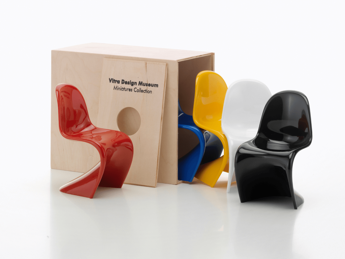 Genunine_diseñador-Jaime-hayon-andtradition_storie miniaturas de la silla Panton de vitra