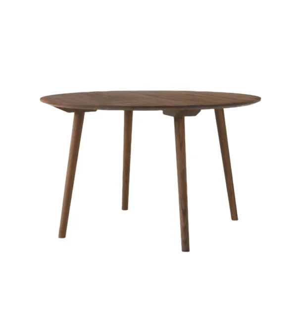 mesa de comedor In Between de &Tradition diseñada por Sami Kallio en madera de estilo escandinavo de diseño nórdico.