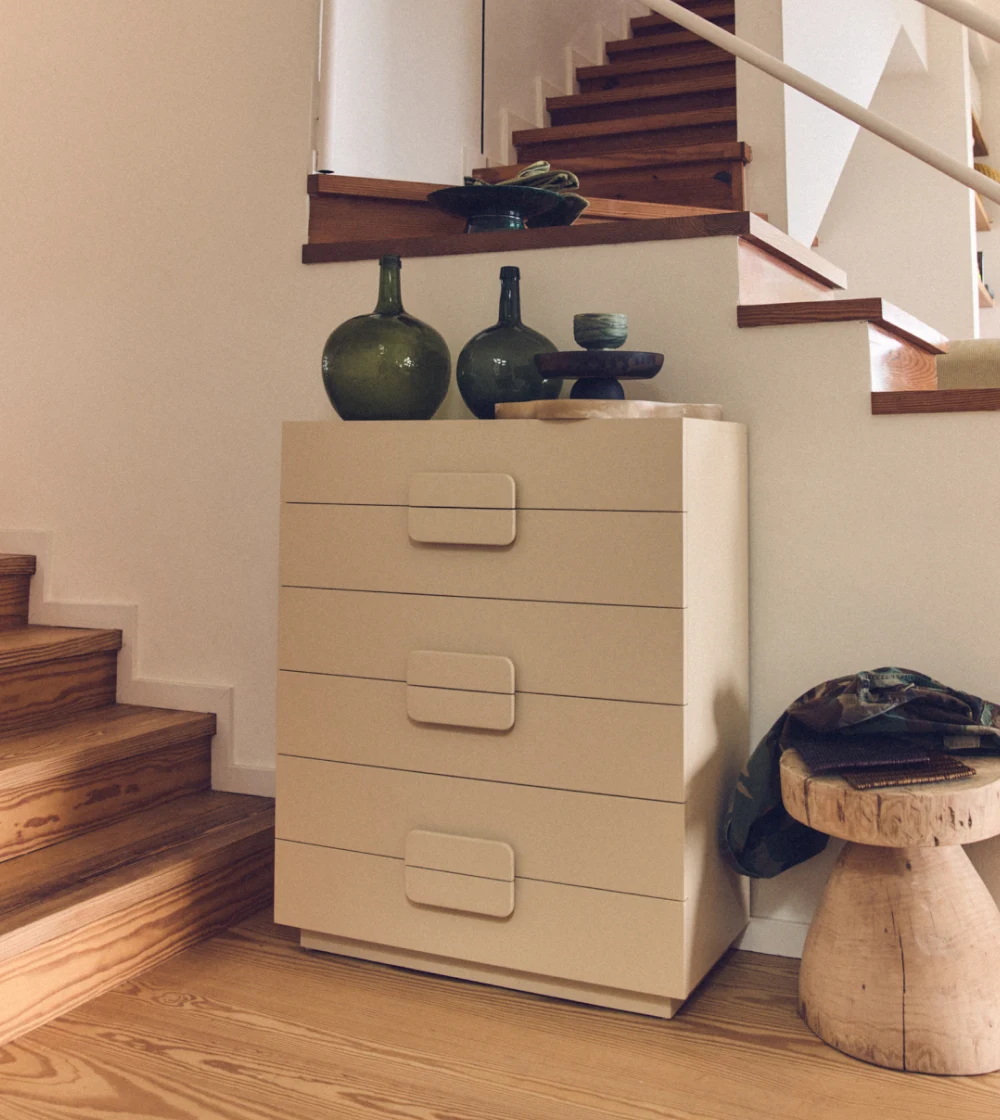 tienda online para comprar mobiliario de diseño: sofás, aparadores, estanterías, mesas, sillas.
