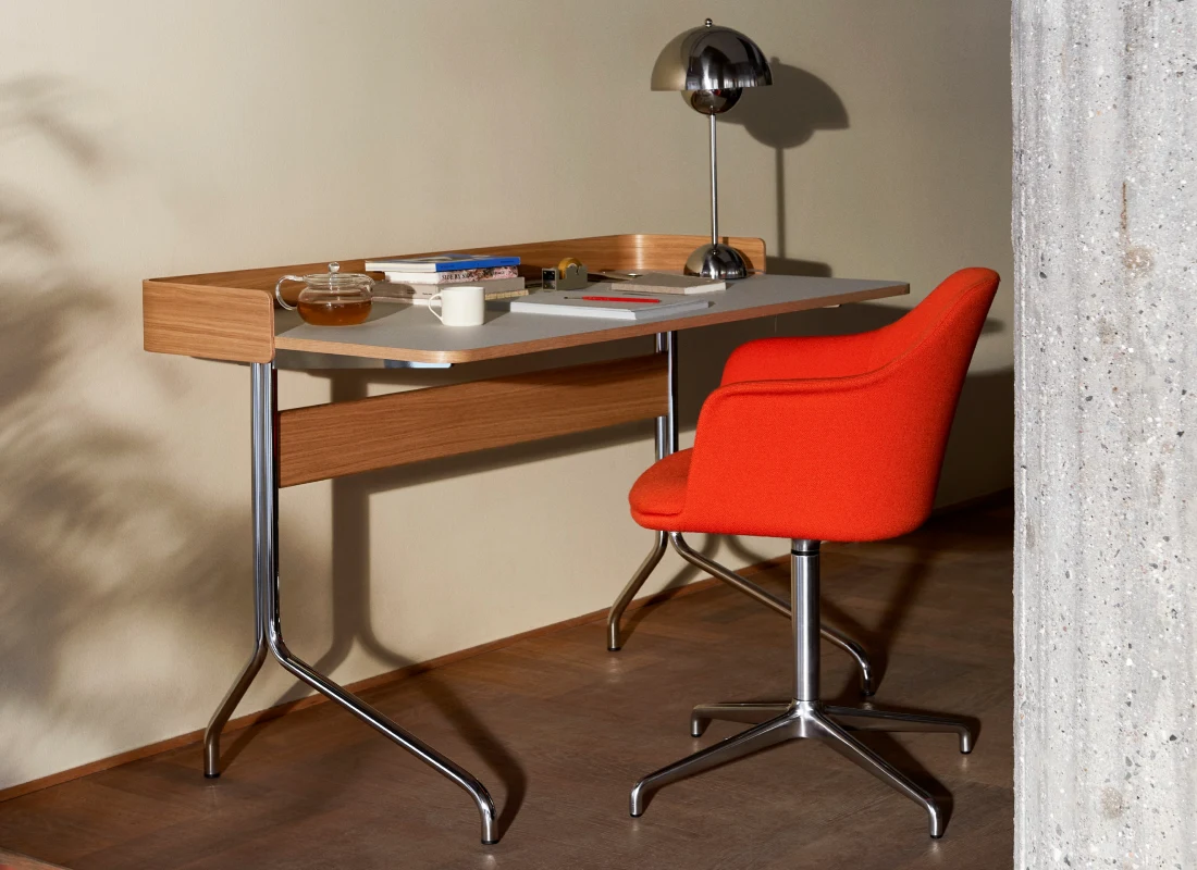 Genunine_banner_sillas_y_mesas_de_oficina_para_trabajar_en_casa escritorio y silla de diseño en ambiente minimalista moderno nórdico