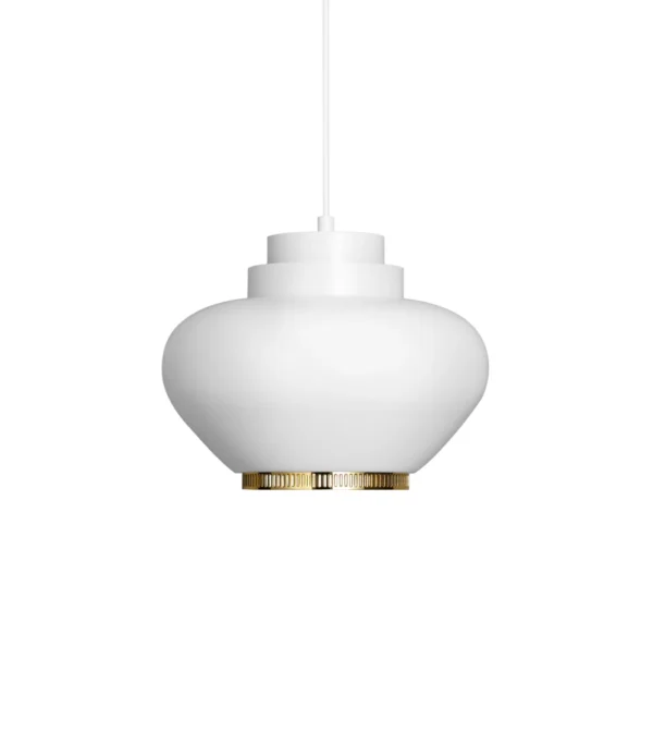 lámpara colgante blanca Turnip de Artek diseñada por Alvar Aalto con diseño escultórico en acero y latón.