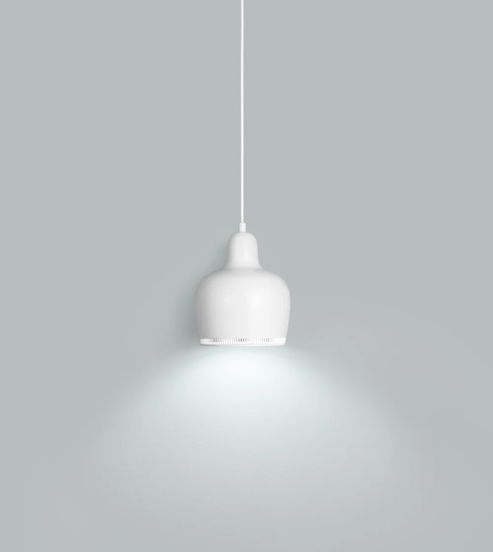 lámpara de techo Pendant Light A330S Golden Bell de artek blanca diseñada por Alvar Aalto