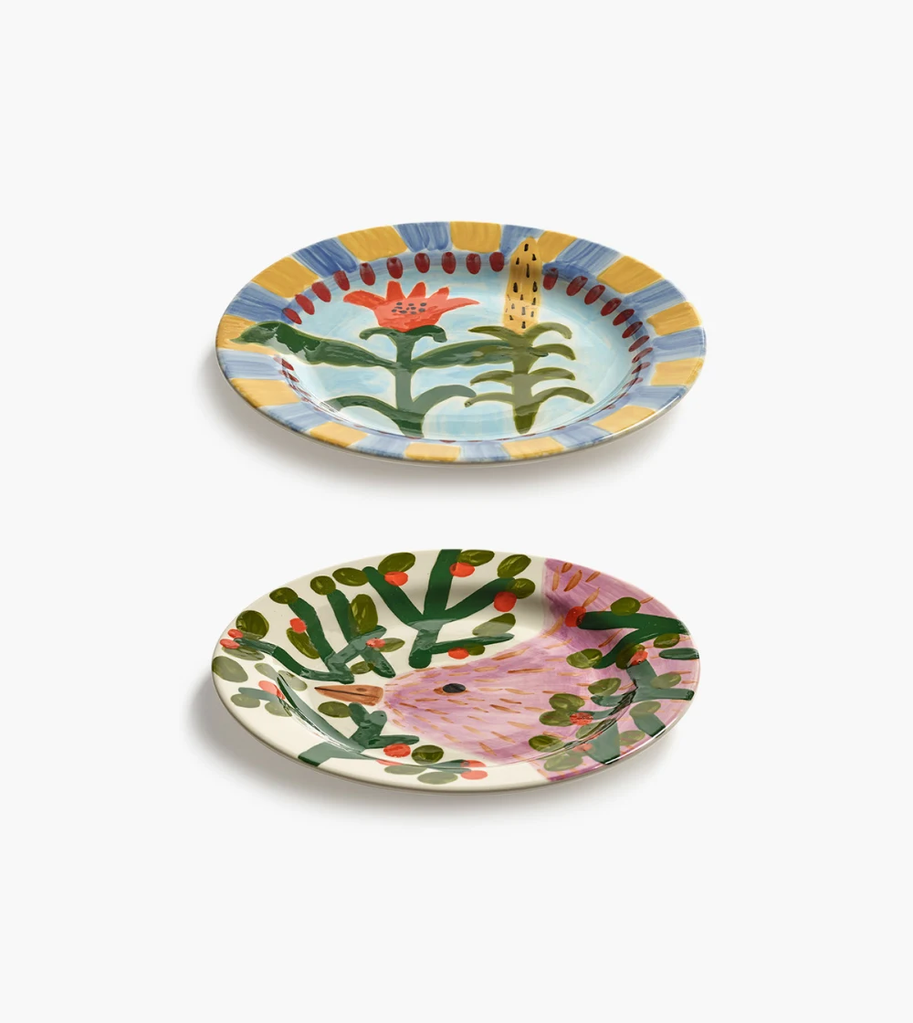 juego de platos pintados a mano Jane January de Serax con diseño floral tropical creado por Shirleey.