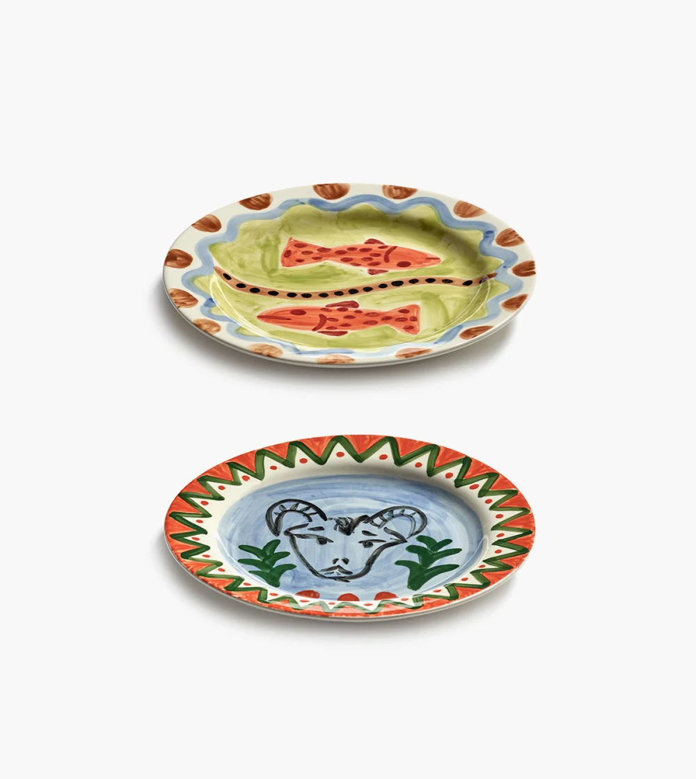 juego de platos pintados a mano Los amantes de Serax con diseño floral tropical creado por Shirleey.
