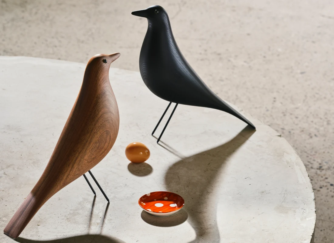 eames house bird by vitra. pájaro decorativo de madera icónico