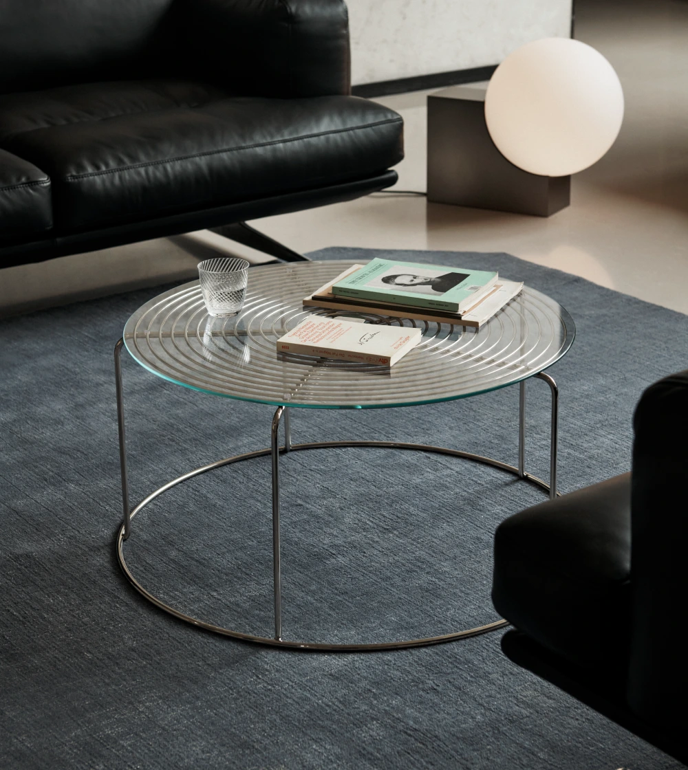 mesa de centro Wire de &Tradition diseñada por Verner Panton con estructura metálica de rejilla.