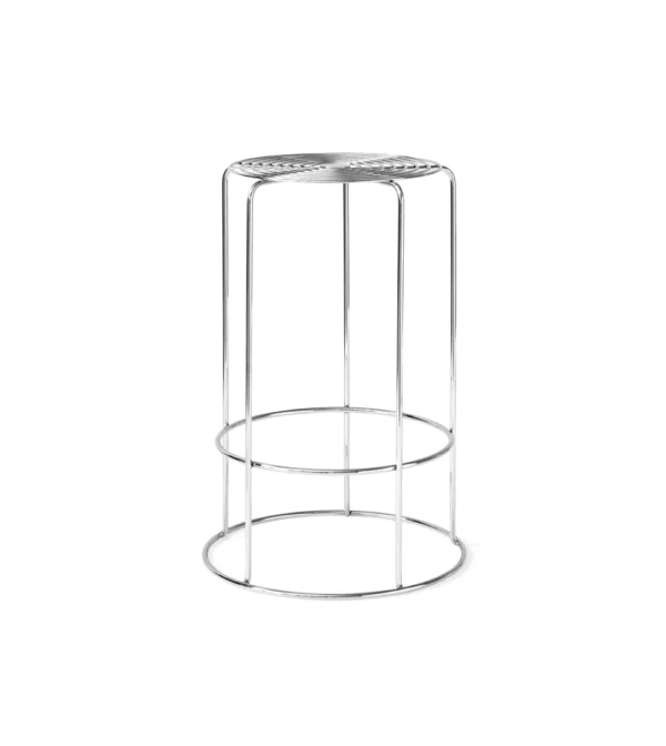 taburete Wire Counter de &Tradition diseñado por Verner Panton con estructura de acero de rejilla.