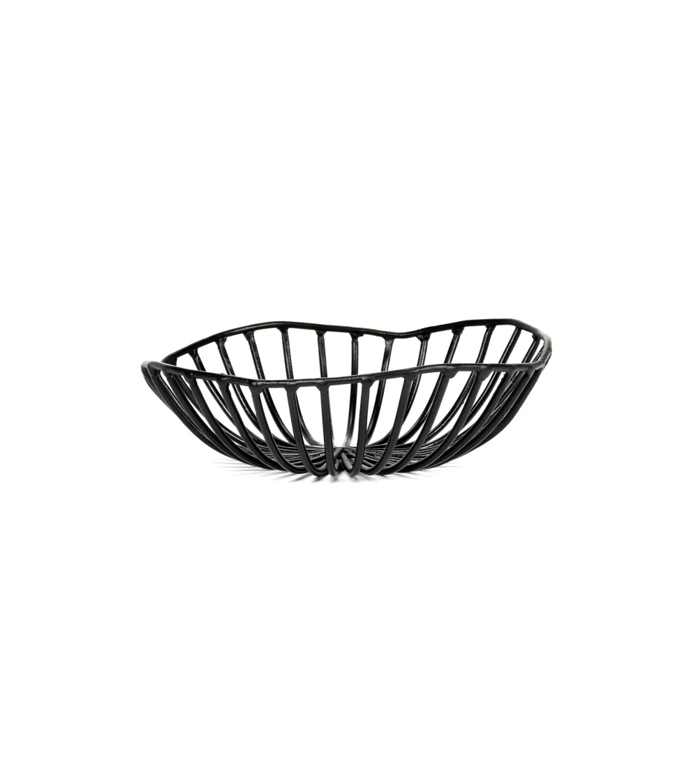 Cesta de pan Catu de Serax en metal negro, diseñada por Antonino Sciortino.