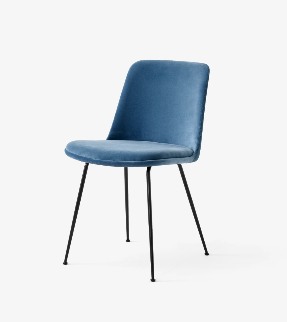 silla rely hw9 de &tradition tapizada azul, diseño nórdico