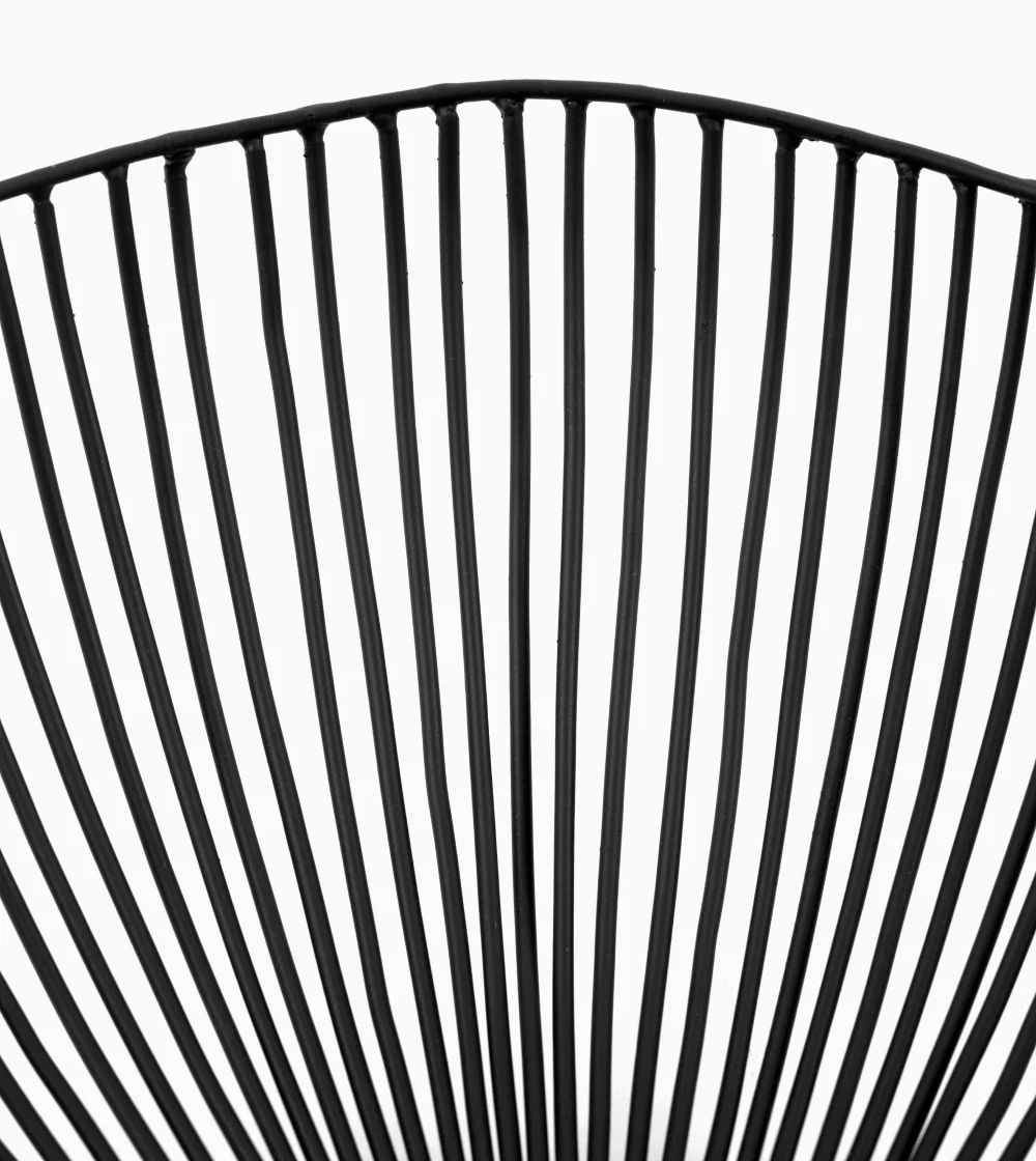 Cesta Cesira de Serax en hierro pintado de negro, diseñada por Antonino Sciortino.