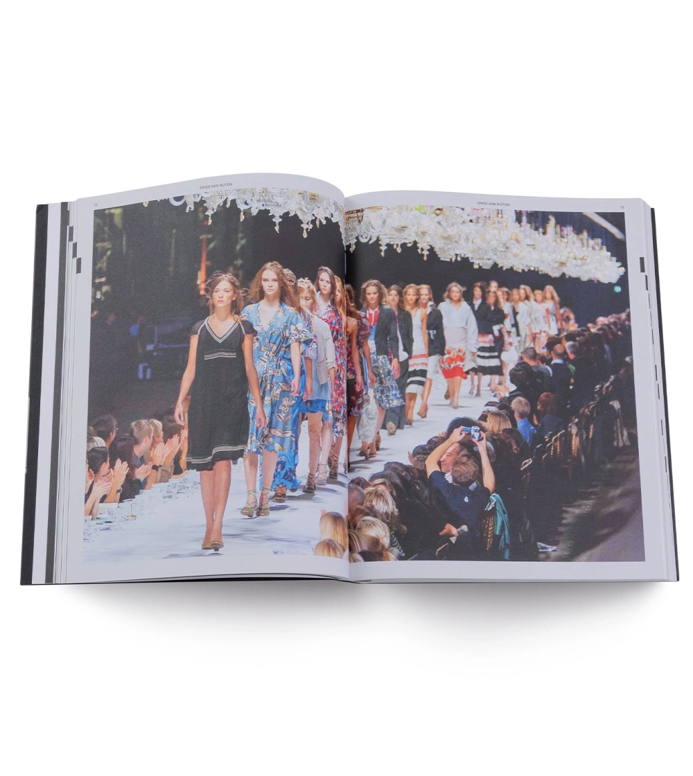 Libro Catwalk The Art of the Fashion Show A to Z de Vitra Design Museum