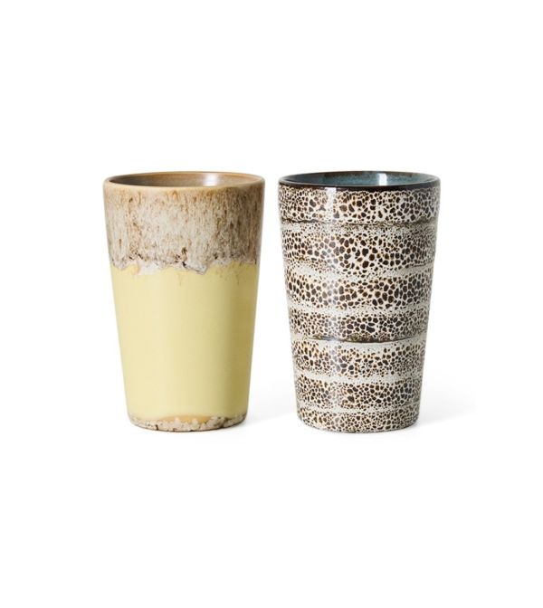 70s Ceramics Tea Mugs Dolce de HKLIVING, set de dos vasos de gres multicolor con diseño retro.