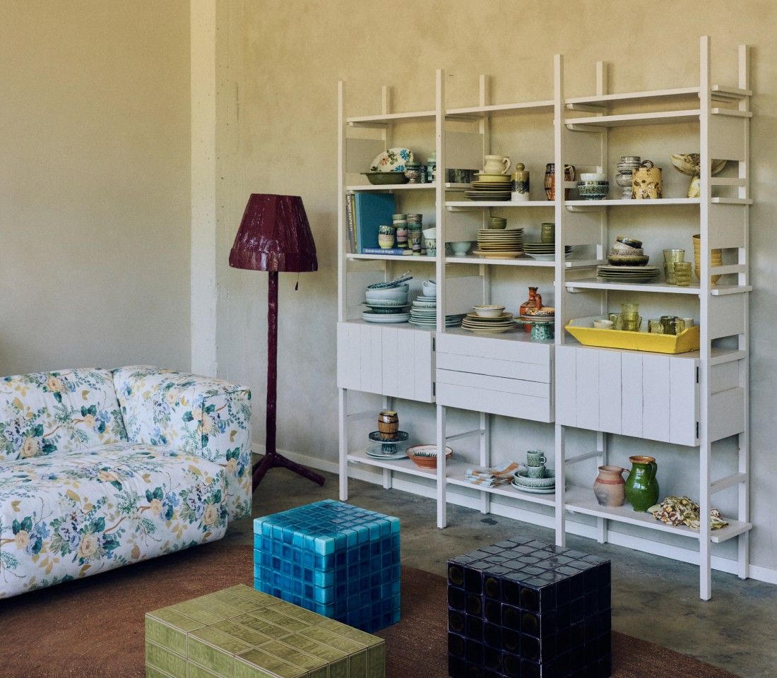 nueva colecicón de hkliving: mobiliario, accesorios, menaje, lamparas de diseño de estilo retro para hogares de hoy.