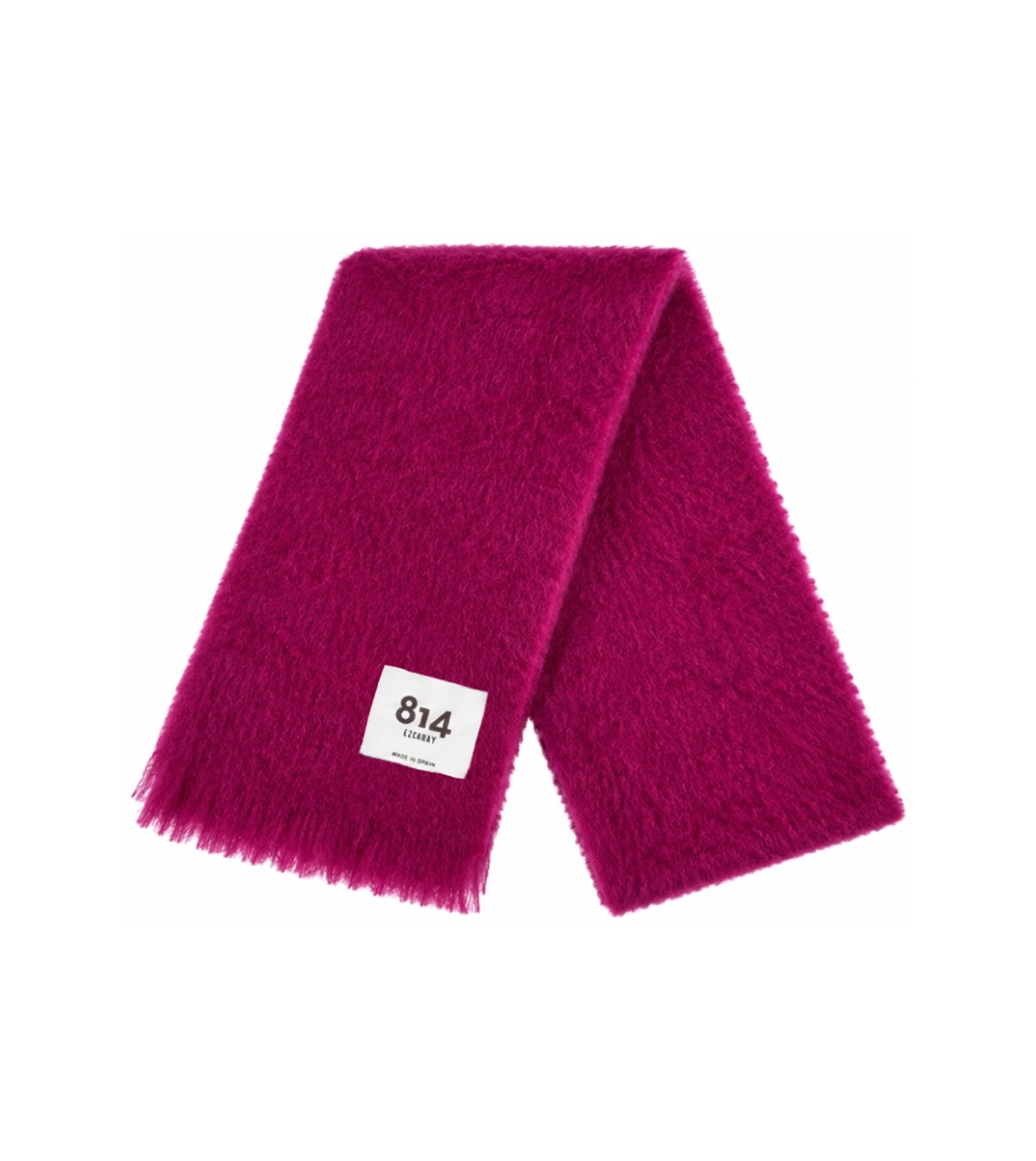 bufanda ezcaray color morado frambuesa fabricada en lana y mohair.