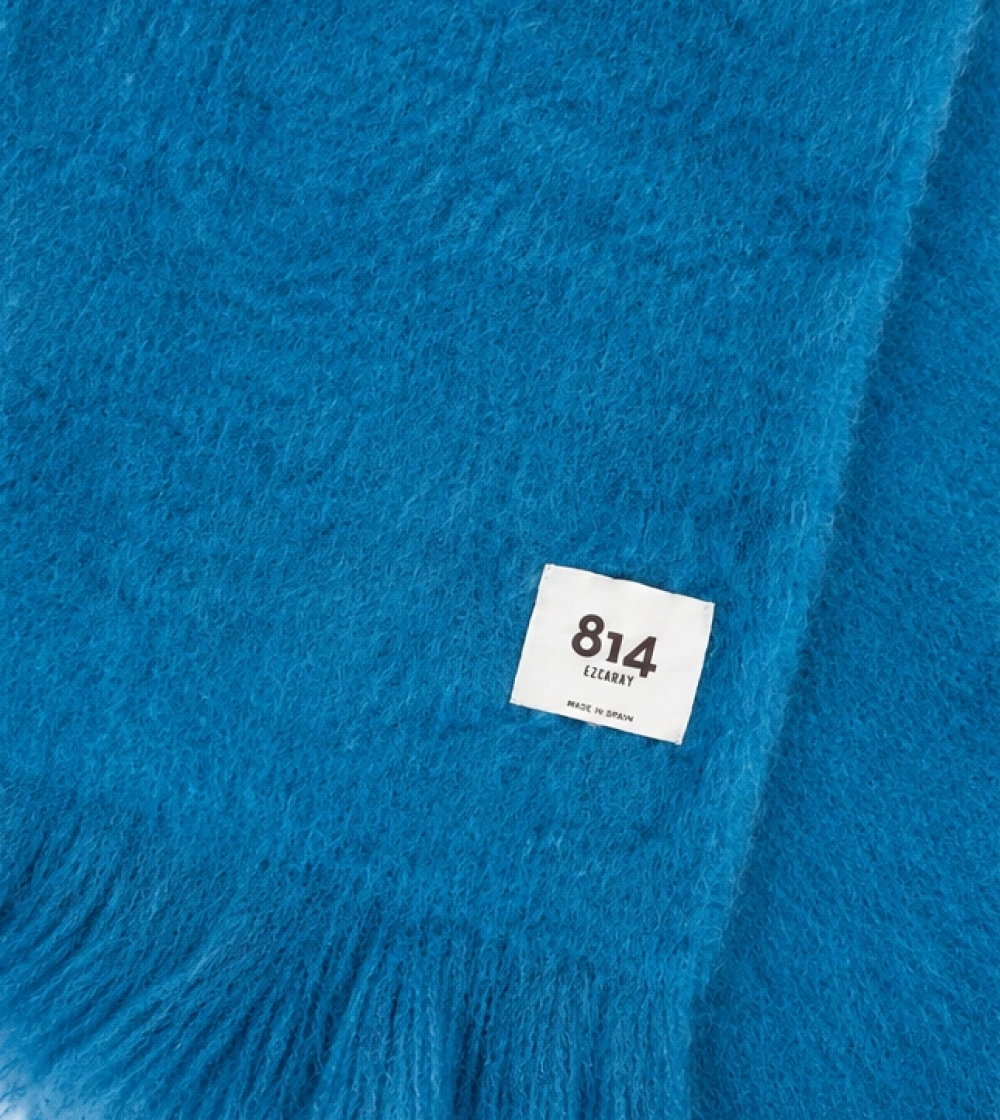 bufanda ezcaray ancha color mostaza fabricada en lana y mohair.