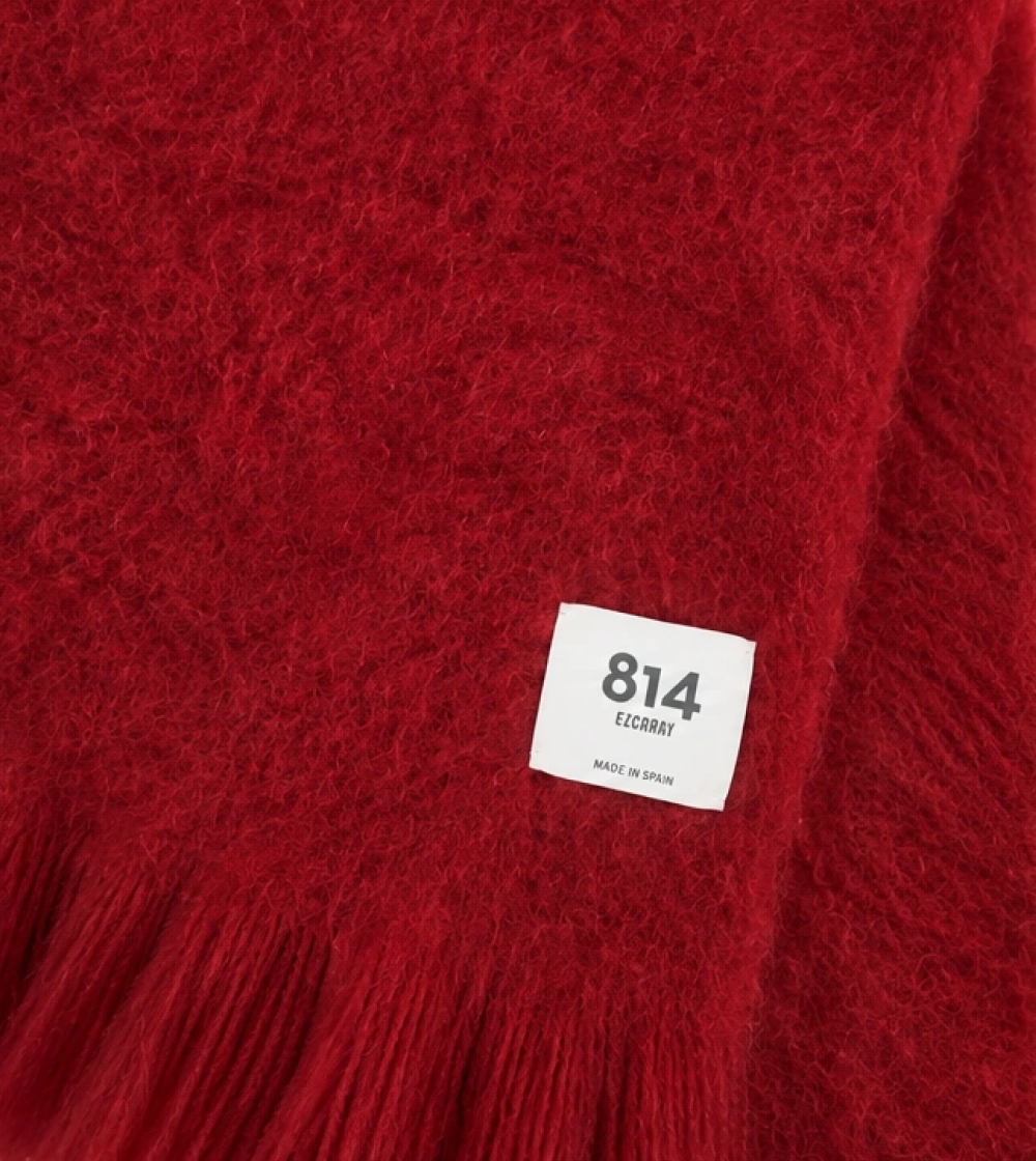 bufanda ezcaray ancha color mostaza fabricada en lana y mohair.