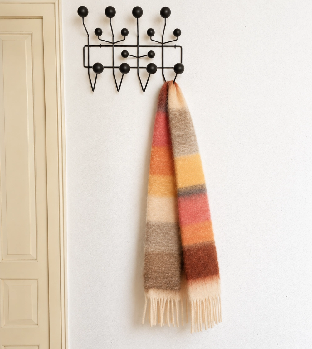 Bufanda Ezcaray modelo Matisse con franjas de colores fabricada en lana y mohair