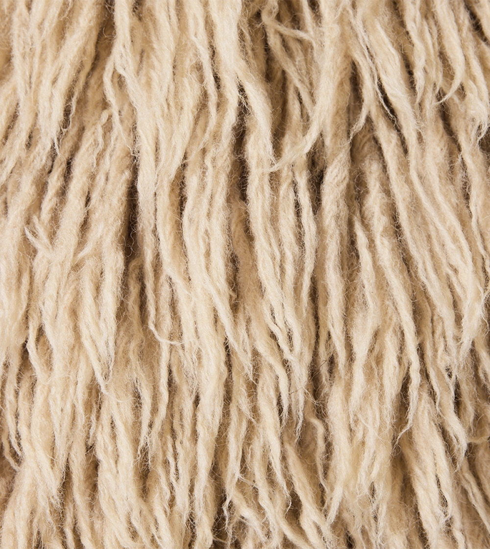 Shabby Pouf Beige de HKLIVING, puf beige de pelo largo y textura desgreñada para salón.