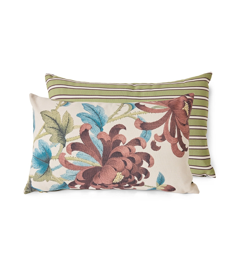 Printed Cushion Love Letter de HKLIVING, cojín rectangular con estampado floral en rojo y azul y rayas verdes en el otro lado.