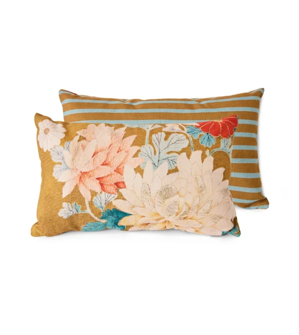Alt de imagen: Printed Cushion Spring de HKLIVING, cojín rectangular con estampado floral y aire colorido.