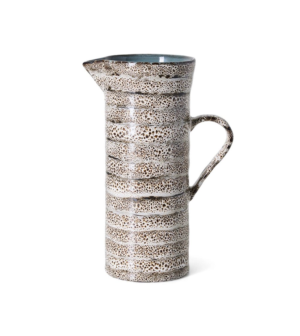 arra 70s Ceramics Jug Brew de HKLIVING, jarra de gres multicolor con asa y pico vertedor.