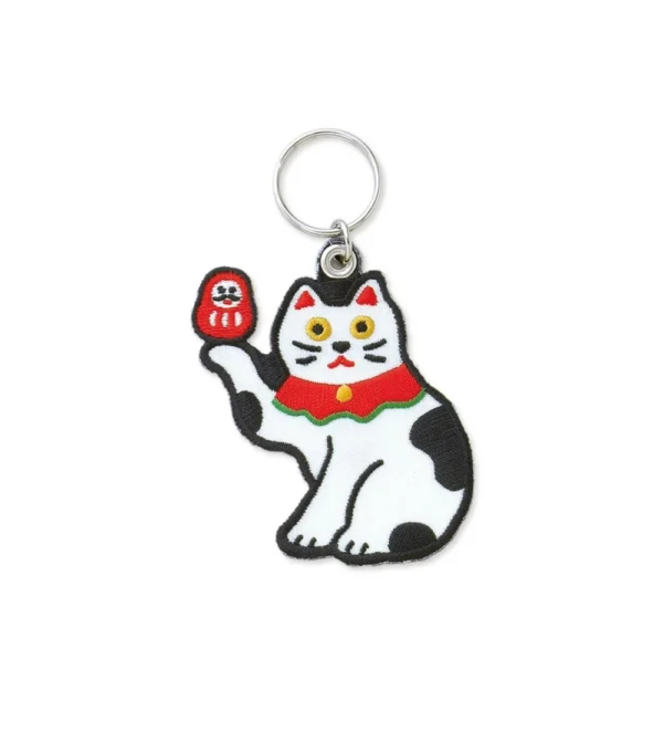 Llavero bordado Manekineko de HIGHTIDE con gato japonés de la suerte, amuleto de la fortuna de diseño retro para decorar llaves, bolsos y mochilas.