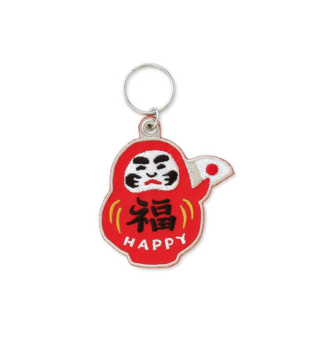 Llavero Daruma japonés bordado de HIGHTIDE, amuleto tradicional de la buena suerte y la perseverancia, ideal para decorar llaves, bolsos y mochilas.